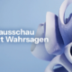 Abstrakte 3D-Skulptur auf hellem Hintergrund mit dem schwarzen Schriftzug „Vorausschau statt Wahrsagen". Strategic Foresight
