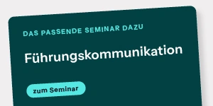 Dunkeltürkises Banner mit weißem Text „Führungskommunikation“ und hellblauem Button „zum Seminar“ auf grauem Grund.